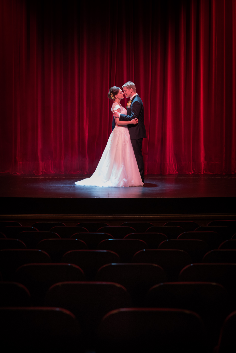 Hochzeitsshooting auf der Bühne im Theater Konstanz